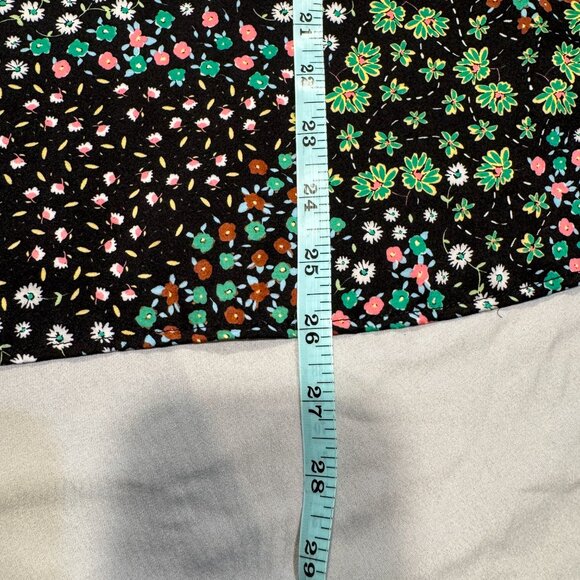 Cooper & Ella Ditsy Floral Blouse Black Flowy Short Sleeve Satin Women's Size XL - Picture 8 of 10